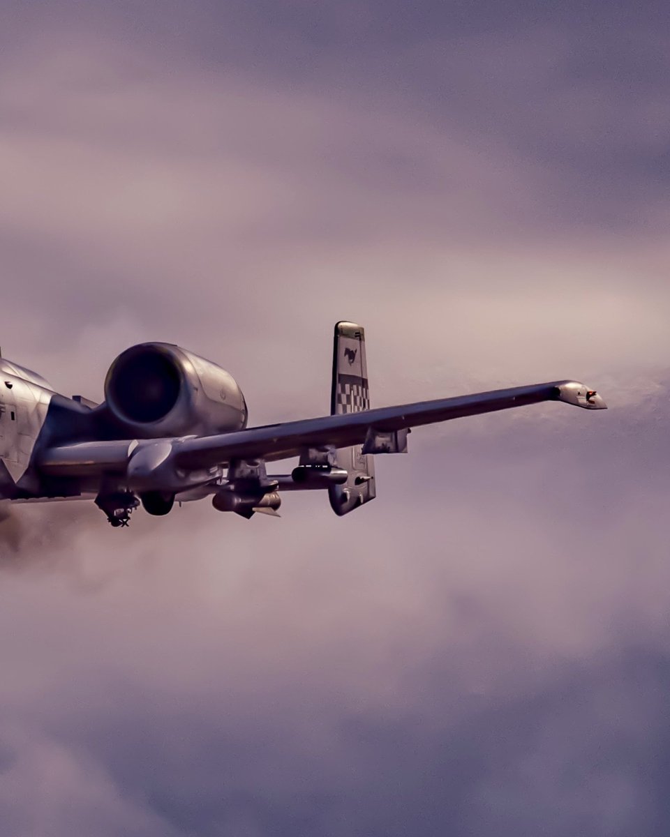 I captured the bullets with shockwaves coming off this A-10... in another shot, I have 20(!) bullets in one photo 🤯🤯🤯