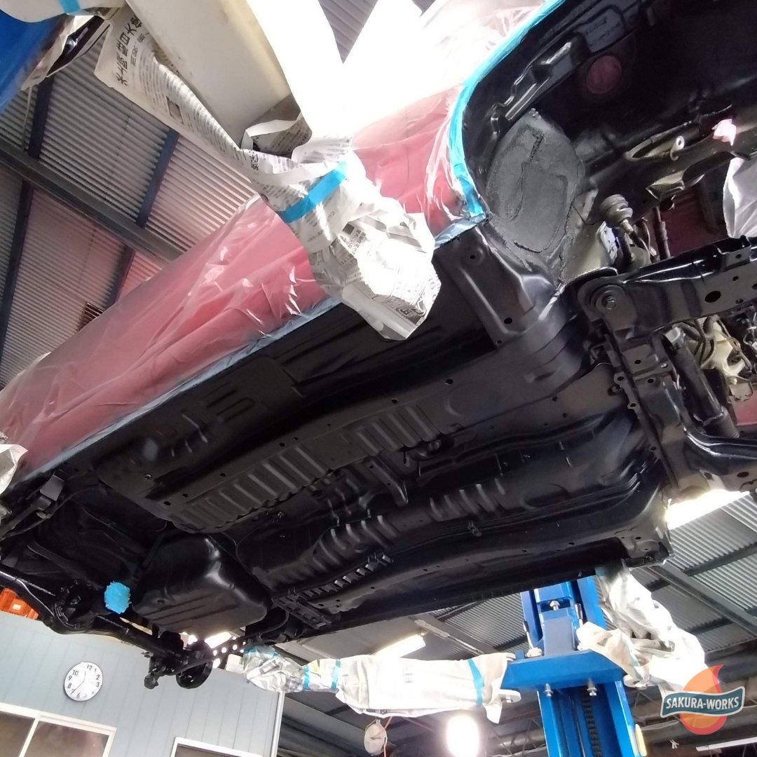 SWorks0303's tweet image. L700ミラジーノの下回りサビ止め塗装。車検お見積り等に計上すると「サビがひどい？」と聞かれることがありますが、この作業はサビる前に実施するのです。
#gino #mira #daihatsu #l700 #ジーノ #ダイハツ #ミラジーノ #サビ止め