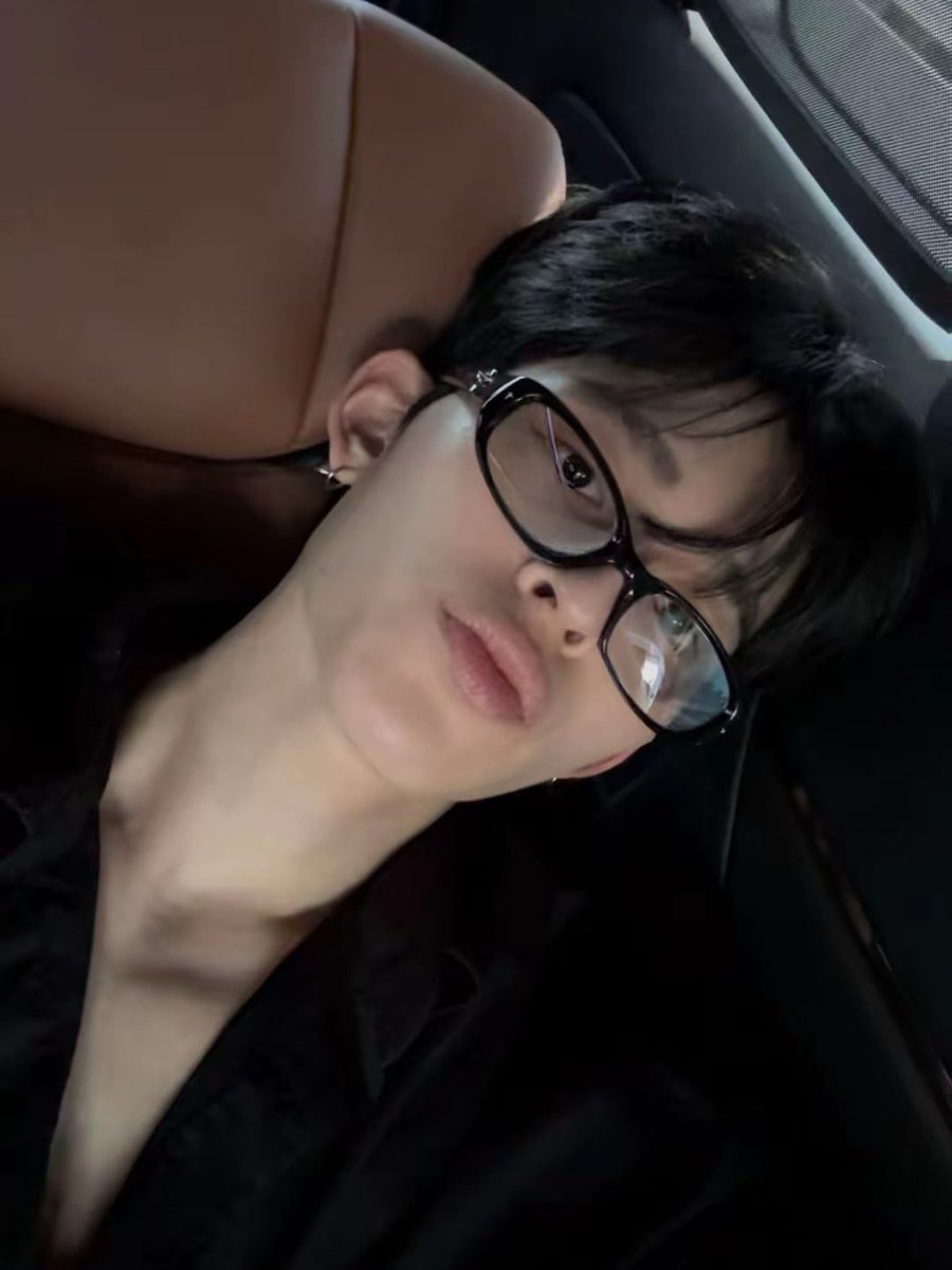 beojjiblossom's tweet image. ⌛️26.01.26⏳
🐻IG📷 @ppnaravit

🫰

-💽
Snacks &amp;amp; Wine - WIM

I think I'm falling in love
나 사랑에 빠진 것 같아

I'm really really in love with you hoo hoo hoo
정말, 진심으로 너에게 푹 빠졌어

I'll be whatever you want
네가 원하는 건 무엇이든 되어줄게

I'm ready to give my all…