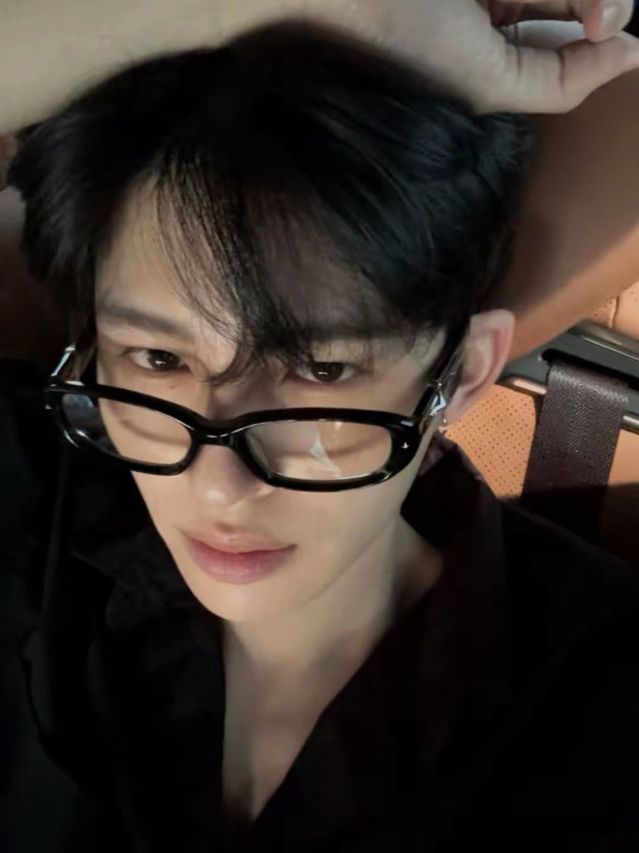 beojjiblossom's tweet image. ⌛️26.01.26⏳
🐻IG📷 @ppnaravit

🫰

-💽
Snacks &amp;amp; Wine - WIM

I think I'm falling in love
나 사랑에 빠진 것 같아

I'm really really in love with you hoo hoo hoo
정말, 진심으로 너에게 푹 빠졌어

I'll be whatever you want
네가 원하는 건 무엇이든 되어줄게

I'm ready to give my all…