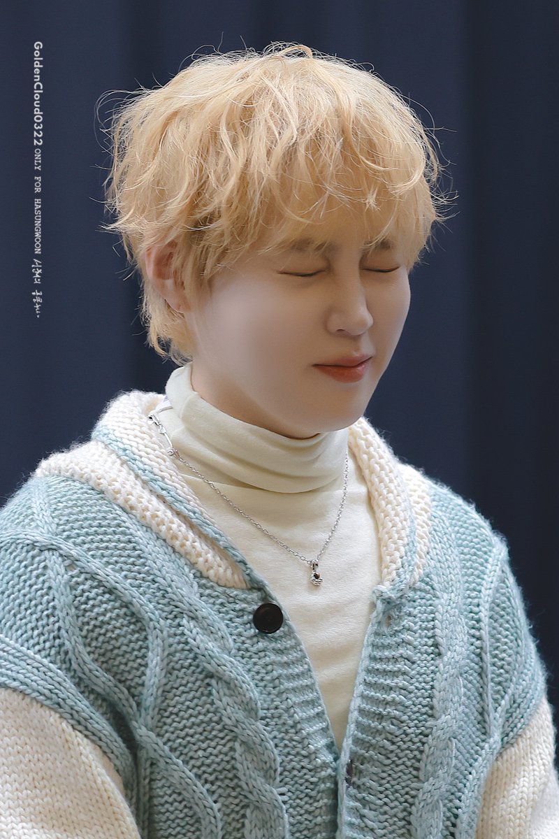 260111 하성운 시그 팬싸            

셍냥이 줍했는데 
알고 보니 Fox 🦊🫶

#하성운 #HASUNGWOON #Tell_The_World
<a href="/gooreumseng/">하성운</a>