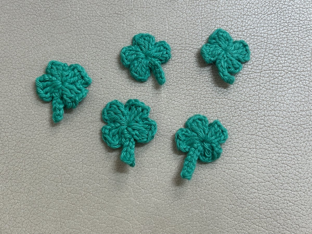 저 요즘 뜨개에 빠졋거덩요 헤헤
그래서 말인데
실 좀 추천해주세뇨... 테무도 가능!!!