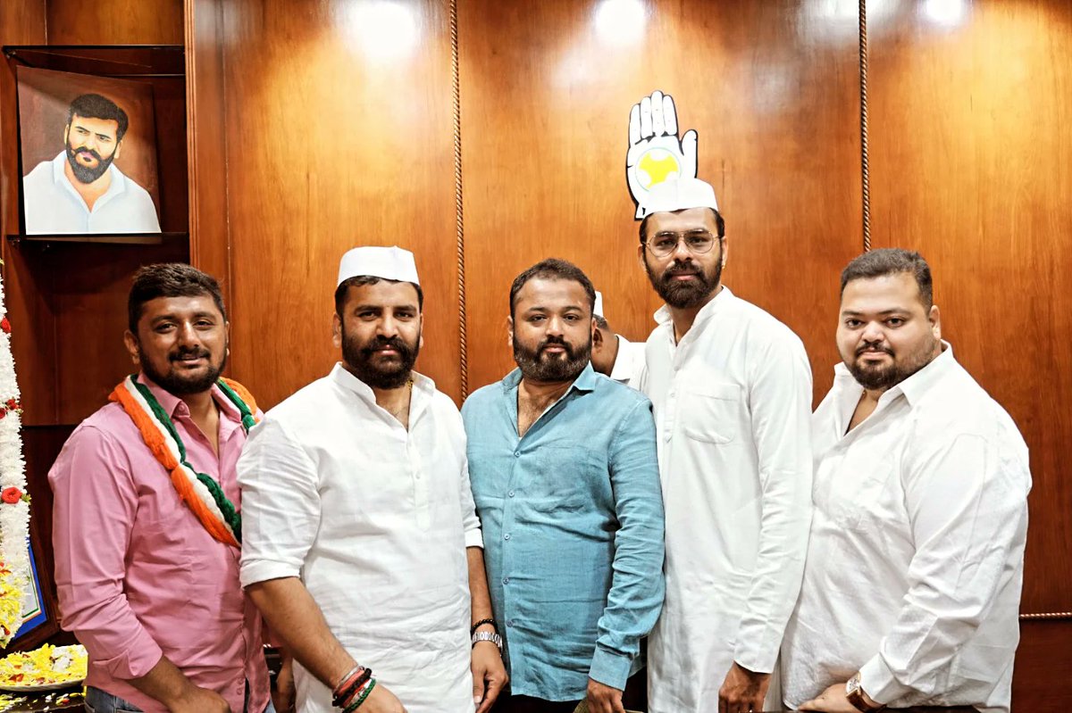 RahulgowdaNA's tweet photo. ಈ ದಿನ ಬೆಂಗಳೂರಿನ ಕ್ವೀನ್ಸ್ ರಸ್ತೆಯಲ್ಲಿರುವ ಕೆಪಿಸಿಸಿ ಕಛೇರಿಯಲ್ಲಿ ಕೆಪಿವೈಸಿಸಿ ರಾಜ್ಯ ಕಛೇರಿಯ ಉದ್ಘಾಟನಾ ಸಮಾರಂಭದ ಸಮಯದಲ್ಲಿ ತೆರಳಿ, ನಮ್ಮ ರಾಜ್ಯಾಧ್ಯಕ್ಷರು, ನನ್ನ ಆತ್ಮೀಯರು ಆದ @manjunathansui ರವರಿಗೆ ಶುಭಾಶಯ ಕೋರಲಾಯಿತು.. 
.
.
.
#iyckarnataka #indianyouthcongress #kpycc #RahulGowdaNA #newoffice https://t.co/EXh8R5qCWv