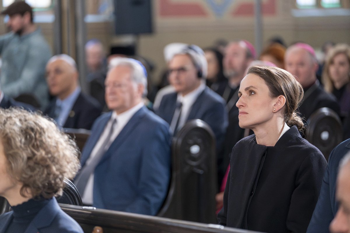 oana_toiu's tweet image. It was cold today at the Coral Temple in Bucharest, at the official ceremony dedicated to the International Holocaust Remembrance Day. It was not just the rainy weather outside.  

Every reminder of the unthinkable comes with the chilling effect of the question: "Are we doing…