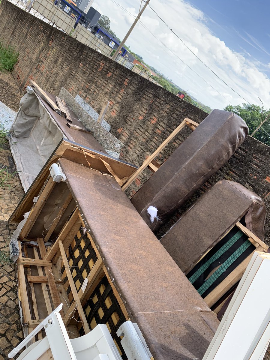 #ensaiosdaanitta2026 

Look feito com couro retirado de sofás que estavam em um lixão a céu aberto.

#Upcycle <a href="/Anitta/">Anitta</a> <a href="/RedeAnittaBRs/">Rede Anitta</a>