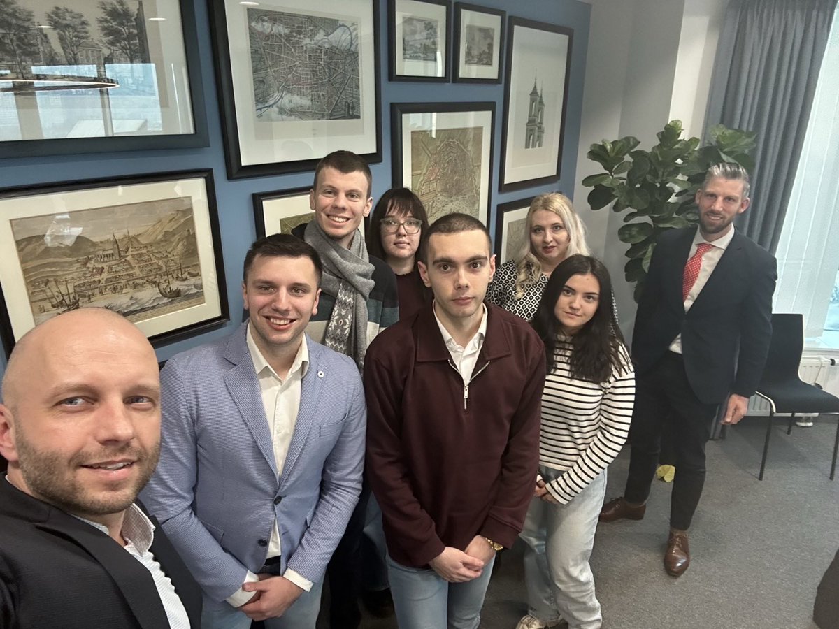 Good questions, curiosity and diverse topics: last week we hosted a group of Serbian law students to talk bilateral relations, rule of law, economy &amp; trade, opportunities in 🇳🇱 and, inevitably, football. ⚽️⚖️