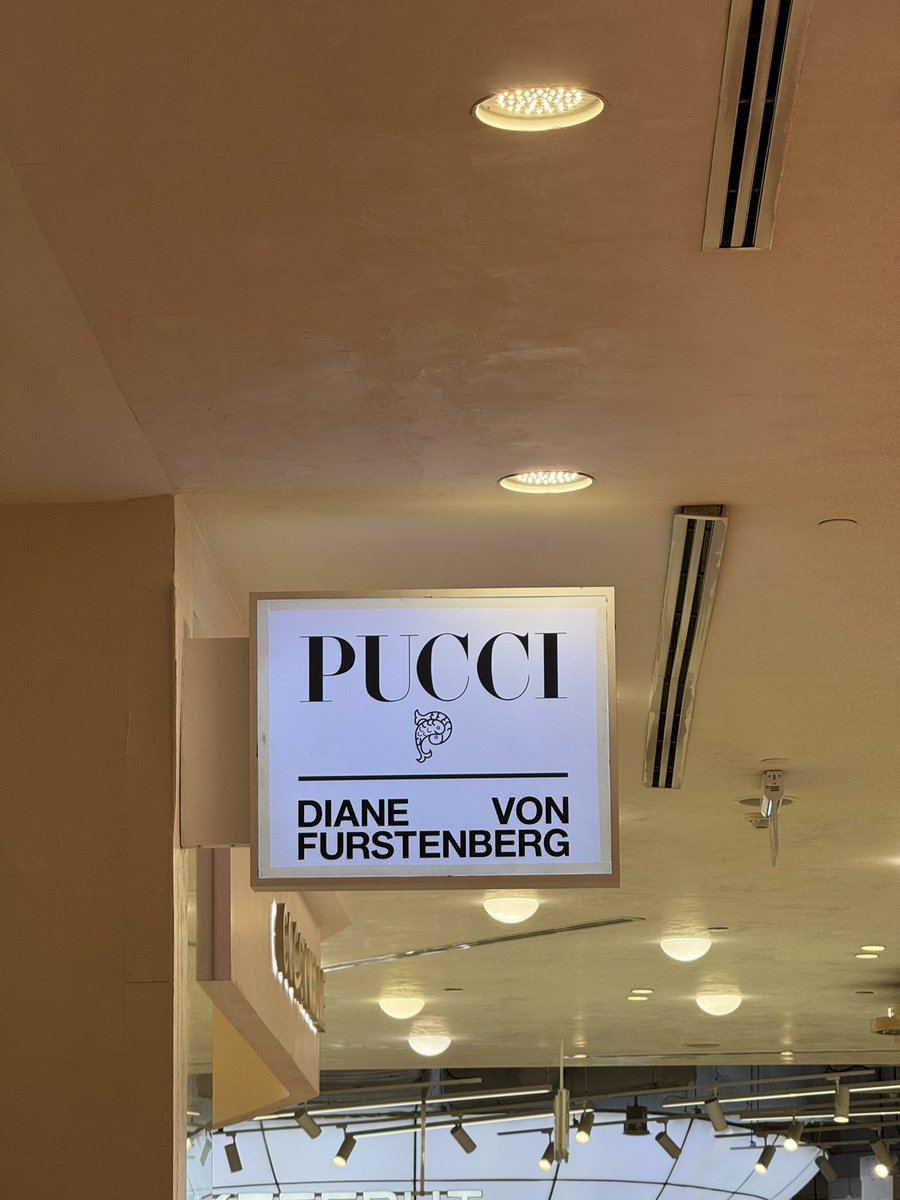 เปิดร้านเสื้อผ้าซะแล้ว