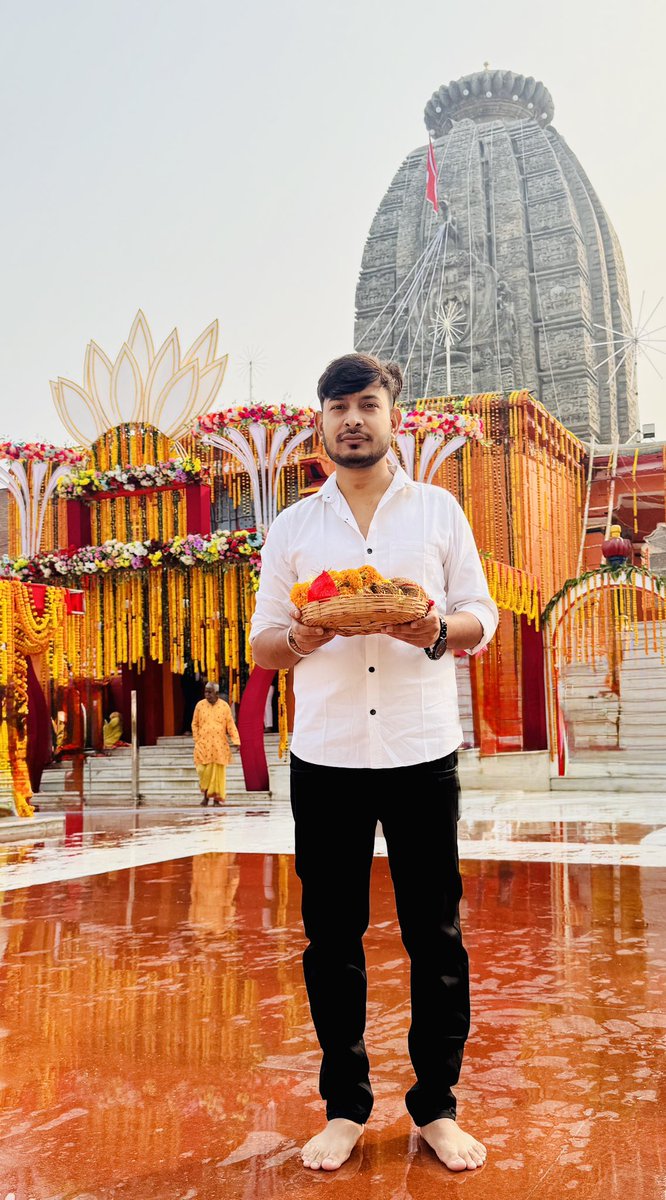 bittusingh1215's tweet photo. 🌅सूर्य जन्मोत्सव🙏🏻

बिहार के औरंगाबाद जिले के ऐतिहासिक देव सूर्य मंदिर में आज भगवान भाष्कर के दर्शन और पूजा करने का परम सौभाग्य प्राप्त हुआ। 

यहाँ सूर्यदेव की दिव्य प्रतिमा के दर्शन से मन अत्यंत अभिभूत और प्रफुल्लित है।✨🙏🏻ॐ सूर्यदेवाय नमः🙏🏻 https://t.co/lNjS7VCFBa
