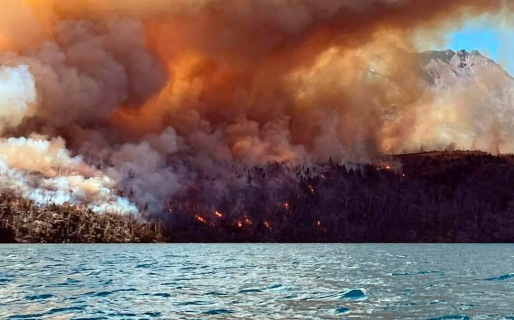#Chubut | Incendios en la cordillera: lanzan una campaña solidaria urgente para asistir a Cholila

Leer más en elcomodorense.net/incendios-en-l…