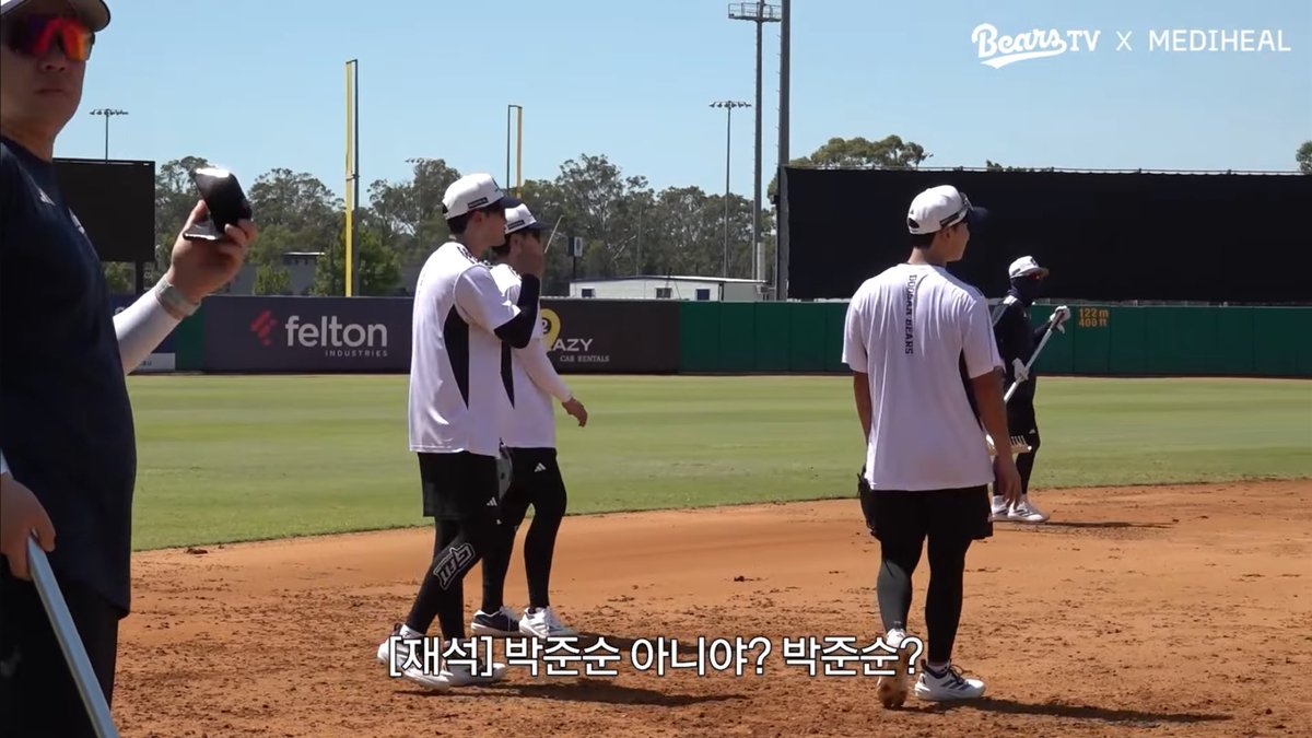 좌측 우측은 영어로 soony