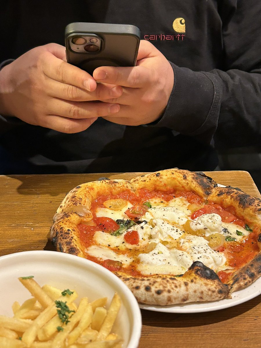 プロップ tweet media