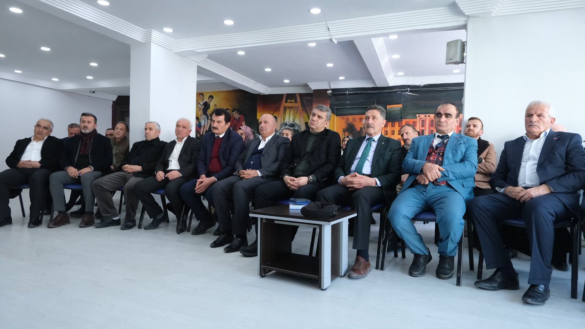 KayaZeydin's tweet photo. 📍 Hakkâri

✅ AK Parti Hakkâri İl Başkanlığı

❇️ Haftalık Olağan İl Yönetim ve Yürütme Kurulu Toplantısı

Siyasi, teşkilat ve il gündemli Haftalık Olağan İl Yönetim ve Yürütme Kurulu Toplantımızı gerçekleştirdik.

Toplantımızda;

📌 Saha programlarımız,
📌 Üye çalışmaları,
📌 Önümüzdeki haftaya ilişkin faaliyet planlamalarımız,
📌 Mahalle ve Köy Başkanları toplantılarımız,
📌 İl Danışma Meclisi toplantımızın hazırlıkları,
📌 Görüş, öneri ve talepler
kapsamlı şekilde ele alındı.

Ana Kademe, Kadın Kolları, Gençlik Kolları ile ilçe ve belde teşkilatlarımızın çalışmalarını değerlendirdiğimiz toplantımızın hayırlara vesile olmasını diliyorum.

🤝 Birliğimiz, dirliğimiz ve kardeşliğimiz daim olsun.

@RTErdogan
@Akparti
@abuyukgumus
@MustafaAlkayis 
@byildiz63