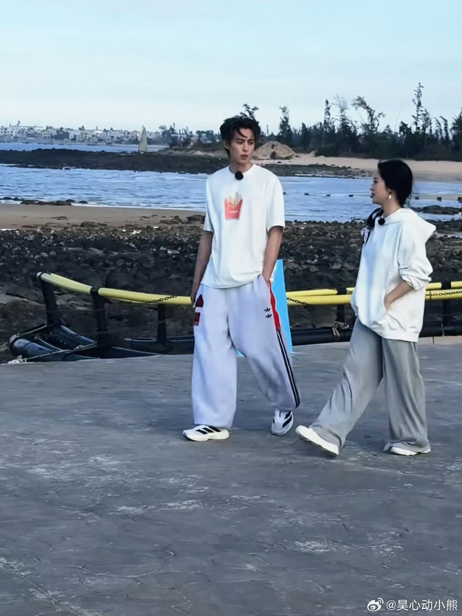 _kimchirice's tweet photo. DiYs circa 2018 let’s hug it out. 🤗
We manifested this and it’s finally happening.💜💛🫶🏻

#DiYue #TheInn4 https://t.co/p8EzsnskET