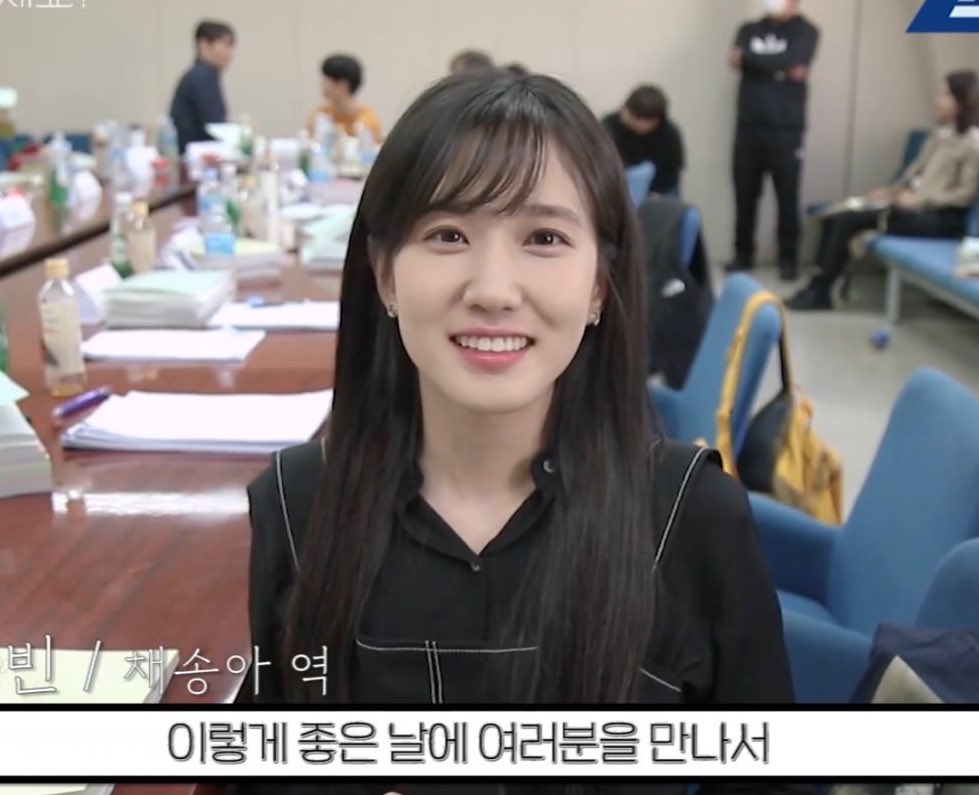 이정도는 돼야 정변의 정석이라 말할 수 있다고 생각함
저 사이에 12년 있는거 구라같고 박은빈 존나 잘 컸고