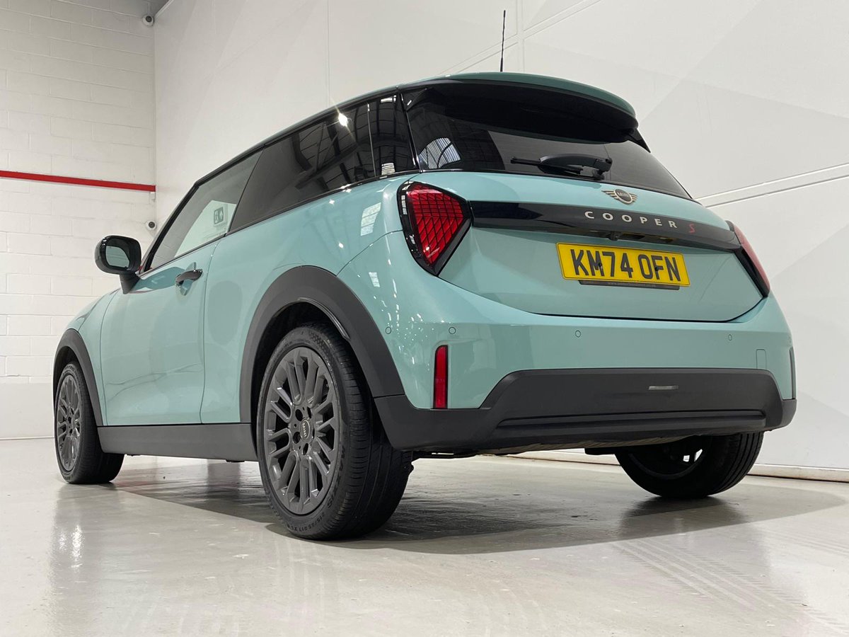Mini Cooper S Classic in Ocean Wave Green 
Interior Features: head up display, heated front seats, Apple CarPlay 
Exterior Features: Mini Cooper S Sports styling, reverse camera, privacy glass
🚗 <a href="/MINI/">MINI</a> 
💻 motorlinedirect.co.uk/used-mini-coop…
#MiniCooper #MotorlineDirect
