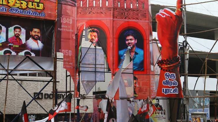 Beingprakash07's tweet photo. Admk la irukurathellaam paathiku paathi Ajith fans than, avanungalta poi vambu iluthutu irukaanunga 😭😂 https://t.co/z12iTAYg31
