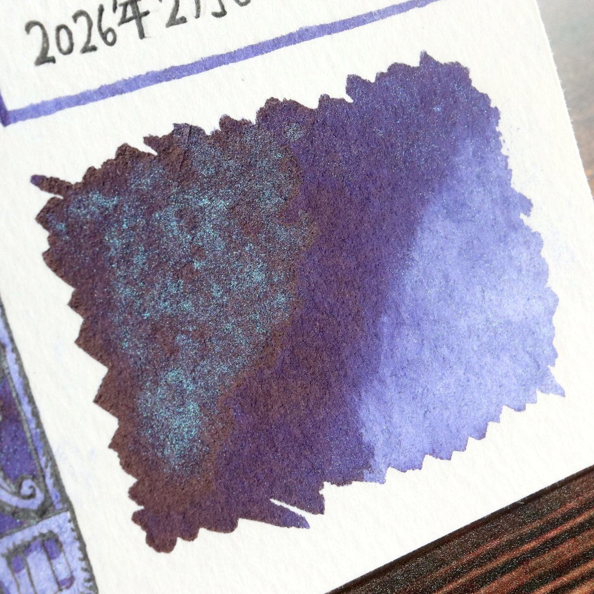 2026年2月6日(金)発売の新色！
「トワイライト シンフォニー」（顔料）

スミレの花のような美しい色で、耐水性・耐光性のある顔料インクです✨
※万年筆でご使用いただく際には、こまめなメンテナンスが必要です
<a href="/FWPStationery/">Ferris Wheel Press</a>  <a href="/FWPStationeryJP/">【日本公式】フェリスホイールプレス</a> 
#ferriswheelpress
#フェリスホイールプレス