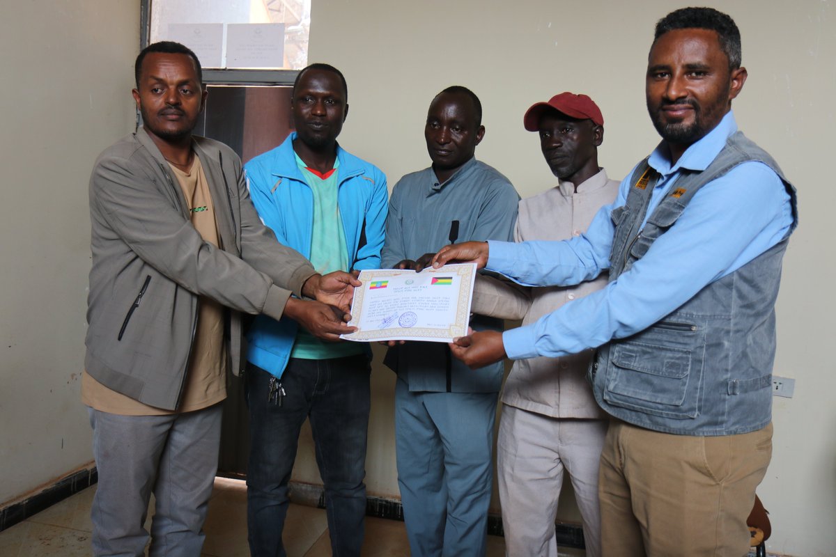 UNHCREthiopia's tweet image. Strengthening local systems, @RESCUEorg officially transferred a water supply system, serving refugees &amp;amp; host communities for nearly 8 years, to the Abrehamo Woreda Water Bureau, in #BenishangulGumuz.

This advances sustainability and #inclusion, in line w/ 🇪🇹s MAKATET approach.