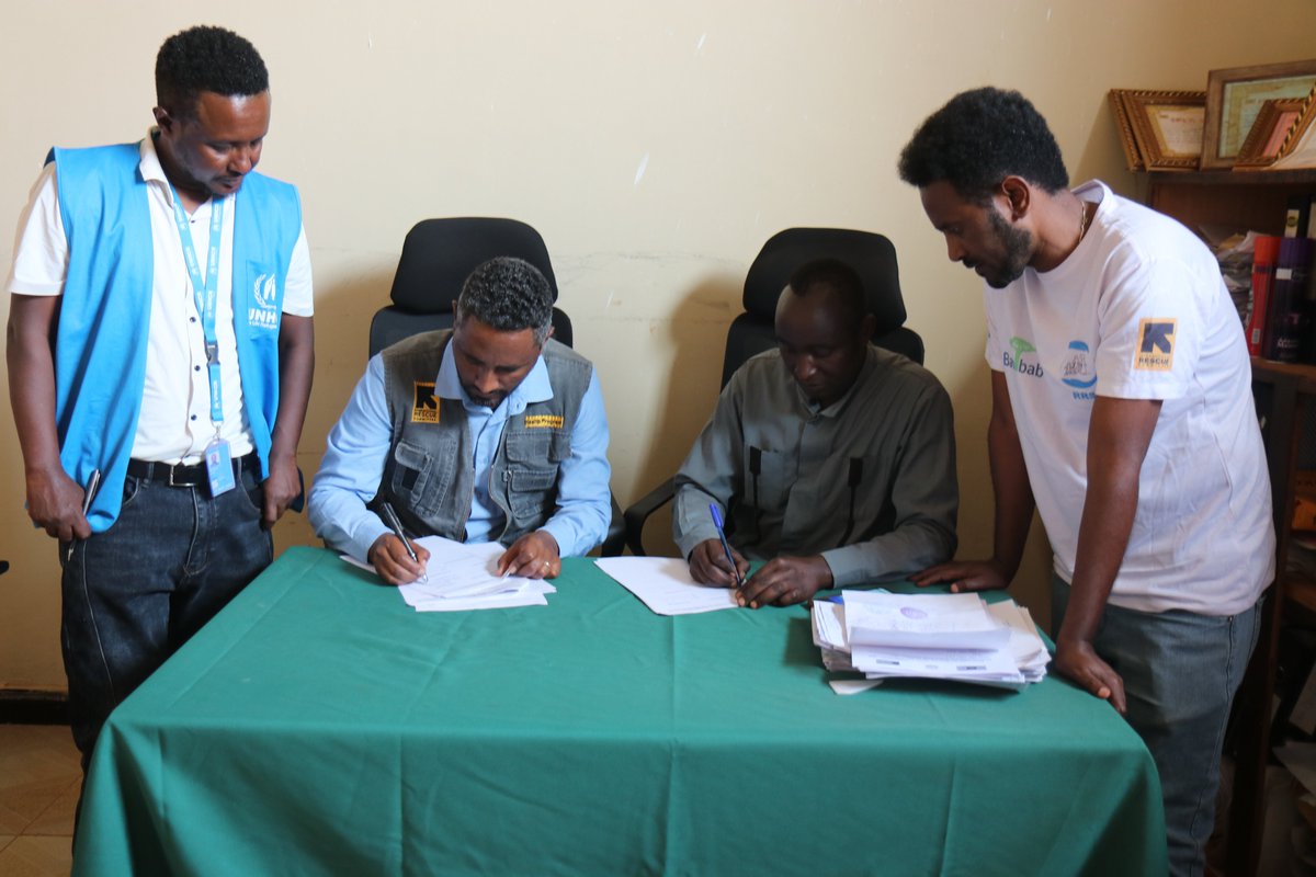 UNHCREthiopia's tweet image. Strengthening local systems, @RESCUEorg officially transferred a water supply system, serving refugees &amp;amp; host communities for nearly 8 years, to the Abrehamo Woreda Water Bureau, in #BenishangulGumuz.

This advances sustainability and #inclusion, in line w/ 🇪🇹s MAKATET approach.