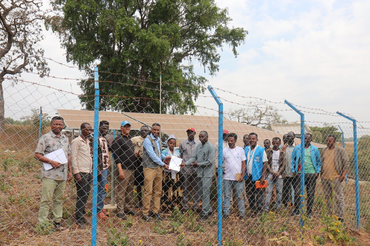 UNHCREthiopia's tweet image. Strengthening local systems, @RESCUEorg officially transferred a water supply system, serving refugees &amp;amp; host communities for nearly 8 years, to the Abrehamo Woreda Water Bureau, in #BenishangulGumuz.

This advances sustainability and #inclusion, in line w/ 🇪🇹s MAKATET approach.