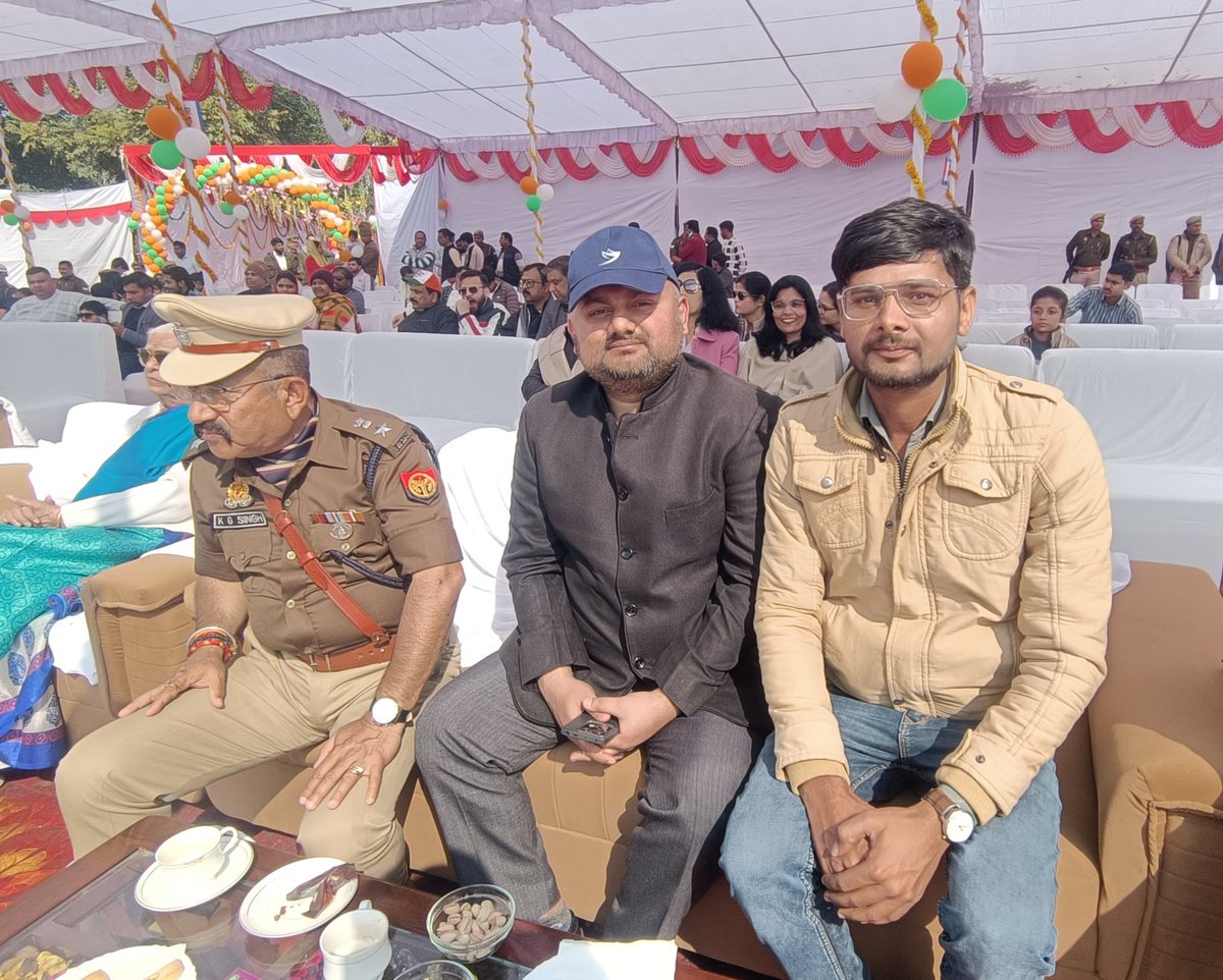 हापुड़ जिले की शान पीड़ित वंचितो की आवाज को सुनकर उनको न्याय दिलाने वाले जिला अधिकारी महोदय अभिषेक पांडे जी व पुलिस अधीक्षक Kunwar Gyananjay Singh, IPS. जी से🇮🇳 77 वे गणतंत्र दिवस 🇮🇳के शुभ अवसर पर  पुलिस लाइन में आयोजित प्रोग्राम में मुलाकात की <a href="/DmHapur/">DM Hapur</a> <a href="/hapurpolice/">HAPUR POLICE</a> <a href="/HapurSp/">Sp Hapur</a>