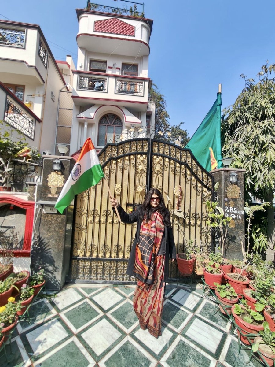 ProfRekhaSaxena's tweet photo. Celebrating democracy on its 77th Republic Day. 🇮🇳
#RepublicDay https://t.co/eI0UYv7ldM