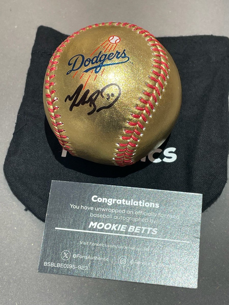 お客様の店内開封にて ⚾ 2025 FANATICS UNDER WRAPS MLB BASEBALL