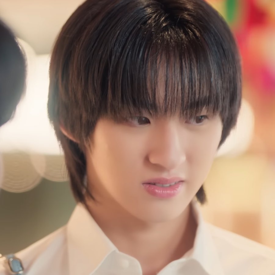 Bunniebunnyg's tweet image. วิดวะจุฬานี่เขาเน้นเรื่องความปลอดภัยแหะะ นิสิตใส่หมวกกันน็อคกันหมด ขนาดอยู่นอกมอ

#kongjiro  #ppoohkt