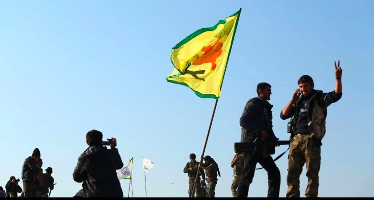 Le_CDKF's tweet photo. Rappelons-nous : il y a 11 ans jour pour jour, #Kobanê était libérée de Daesh par les YPG/YPJ. C’était le début de la défaite de Daesh en Syrie, et le monde applaudissait Kobanê. 

Aujourd’hui, alors que Kobanê est à nouveau assiégée et bombardée par Daesh déguisé en armée syrienne, le monde détourne le regard.

Kobanê la résistante, qui a donné des milliers de femmes et d’hommes dans cette lutte pour l’humanité, ne baissera pas les bras !

Kobanê vaincra, Kobanê vivra!

#DefendRojava #KobaneUnderAttack