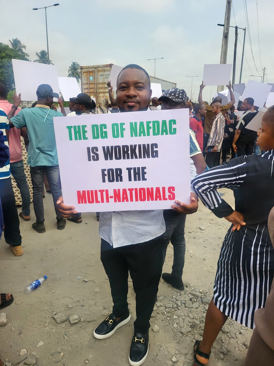 gbosewoOfLagos's tweet photo. The President must not allow the DG of NAFDAC to kill the distillers industries in Nigeria. 

Say no to sachet ban 

#bannotthesolution https://t.co/0JF9qAkGMd