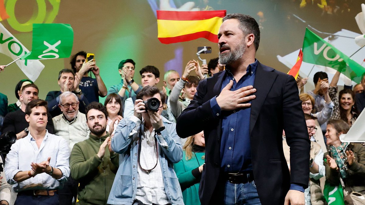 VOXEROS 🇪🇸💚
Vamos a hacer a este hombre presidente de España.
Sin complejos. Sin miedo.
España primero.

#SiguemeYTeSigo 💪💚
