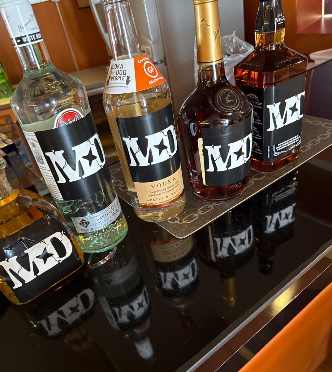 GraphixCraft tweet media