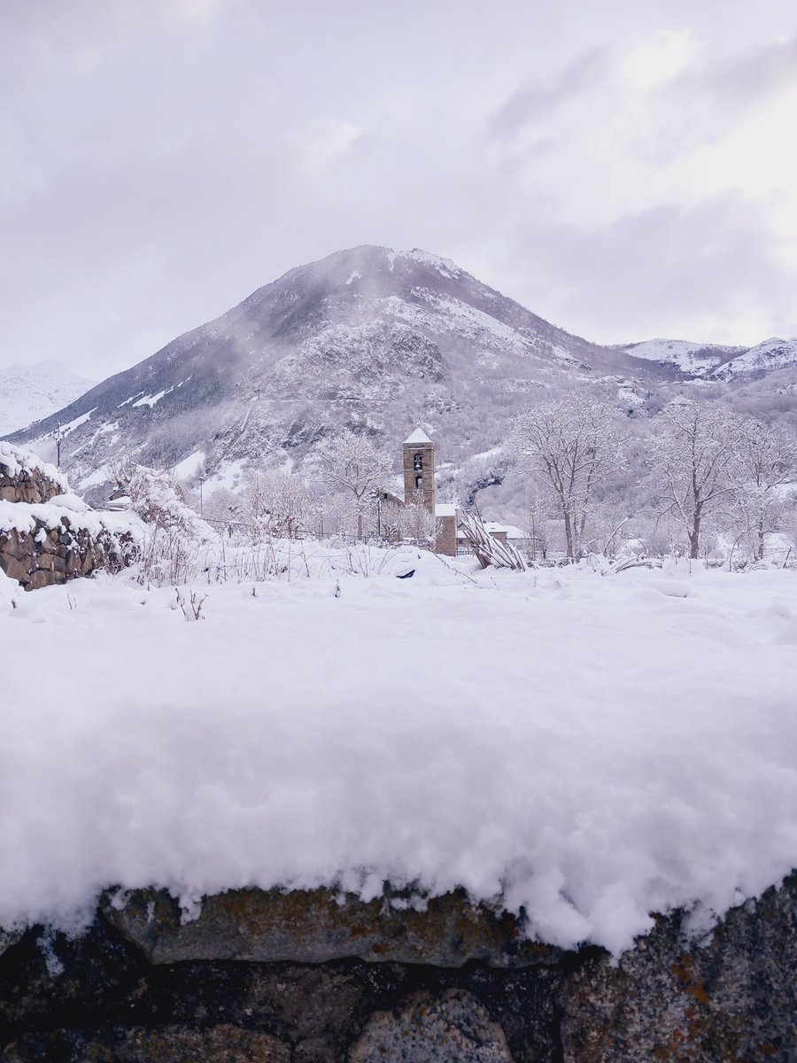 Avui ens hem despertat amb uns 15cm de neu acumulada a #Barruera, #valldeboi.

Bona setmana!
❄❄❄❄❄❄❄❄❄❄❄❄❄❄❄❄❄

#aprendreambelscampsientorns
#altaribagorça