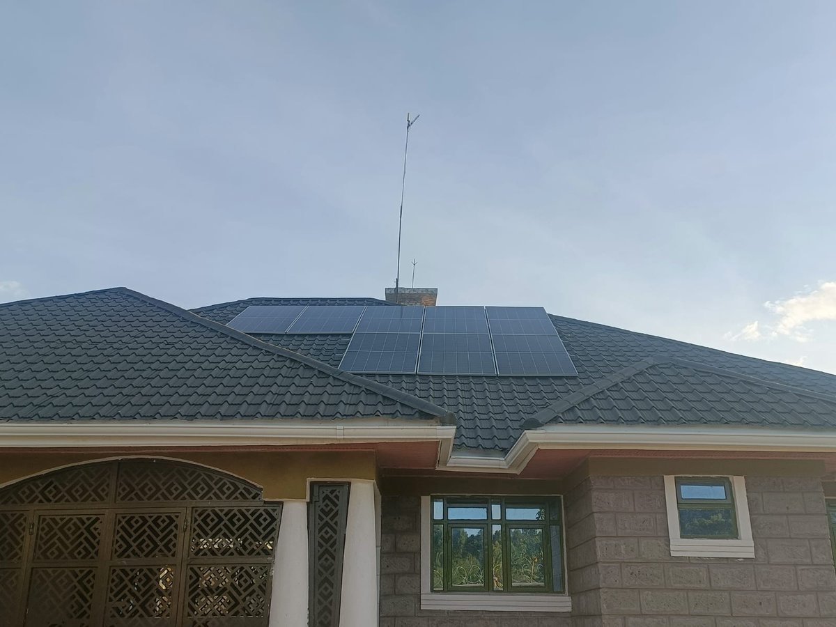 EnergyGrat6369's tweet photo. Another successful solar installation completed at Tarbu Residential ☀️
Reliable power, reduced energy costs, and long-term savings—tailored to meet residential needs.

Thinking of going solar? We’ve got you covered.

#ResidentialSolar #SolarPower #RenewableEnergy #SolarSolutions https://t.co/byXOgV9WZs