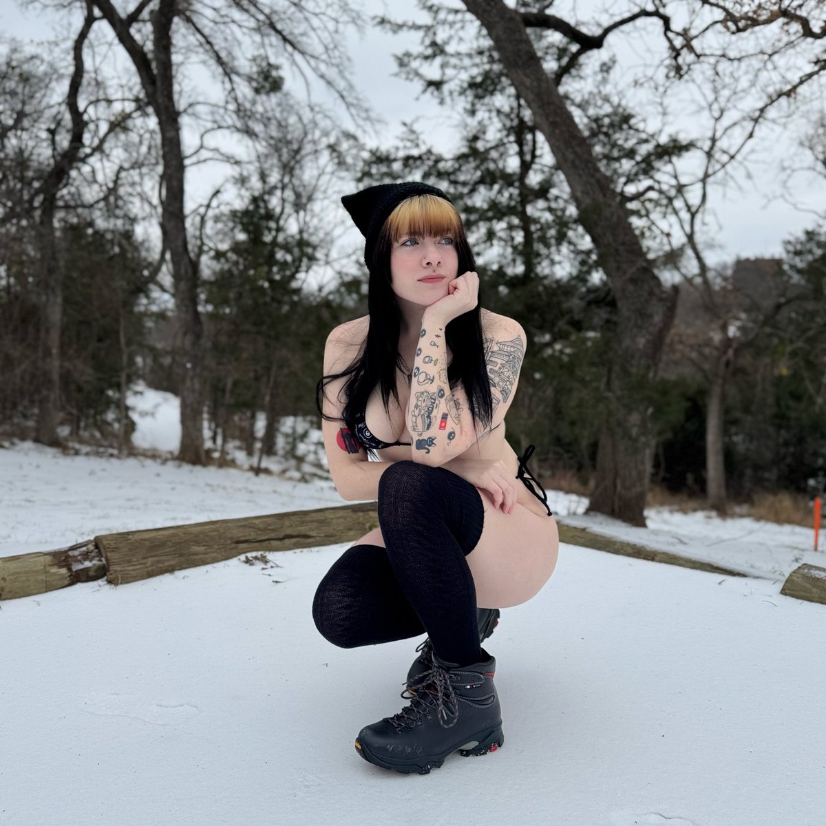 New post is up on my OnlyFans! Make sure you check it out and gibe me a like and a little tip for some hot choccy~ 🩵🩵❄️🌨️

onlyfans.com/2237159727/iri…