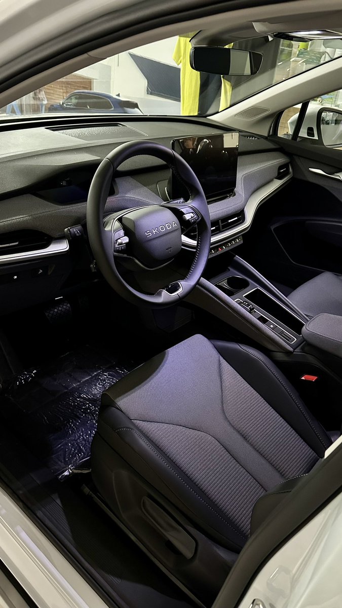 condetaxi's tweet photo. Imagina tener el mejor puesto de trabajo🤔💭

Pues deja de imaginarlo y hazlo realidad🚕 Se llama Skoda Enyaq y su puesto de conducción te hará disfrutar de cada carrera⚡️

+500km de autonomía real, confort inmejorable y amplitud perfecta para tus pasajeros⚡️

 📲 617 37 69 84 https://t.co/TYeHtc7scq