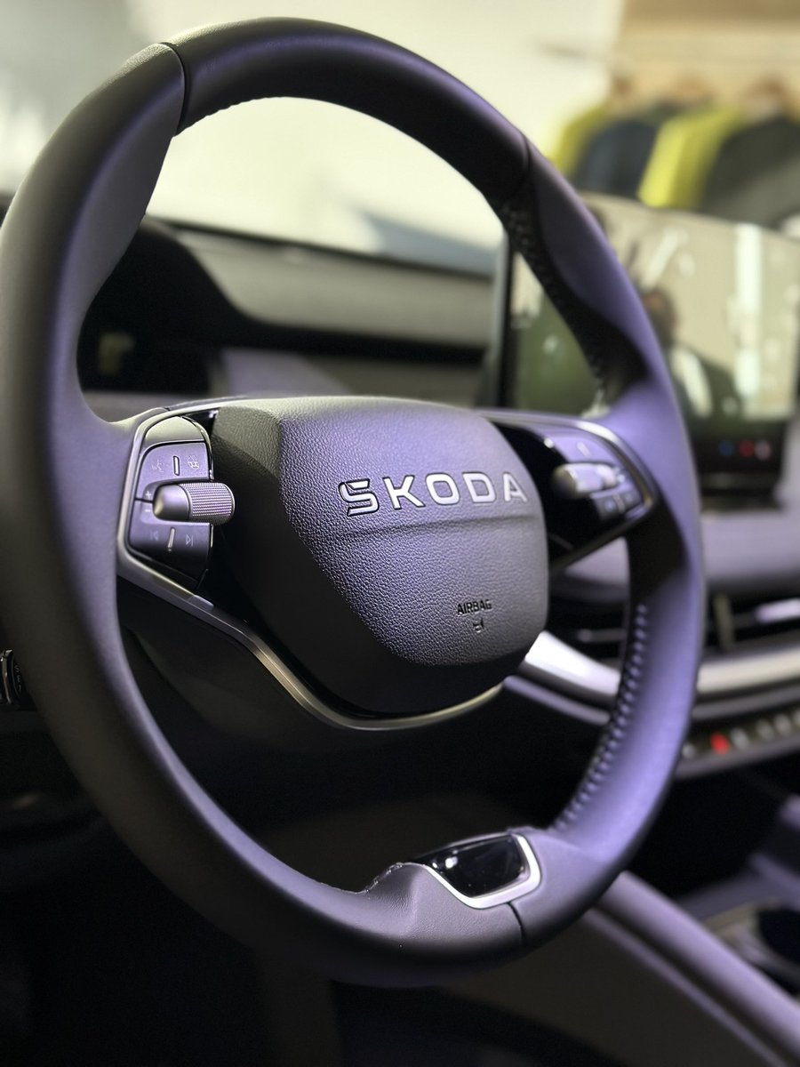 condetaxi's tweet photo. Imagina tener el mejor puesto de trabajo🤔💭

Pues deja de imaginarlo y hazlo realidad🚕 Se llama Skoda Enyaq y su puesto de conducción te hará disfrutar de cada carrera⚡️

+500km de autonomía real, confort inmejorable y amplitud perfecta para tus pasajeros⚡️

 📲 617 37 69 84 https://t.co/TYeHtc7scq