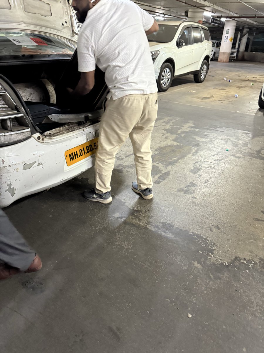 Please help <a href="/MumbaiPolice/">मुंबई पोलीस Mumbai Police</a>  <a href="/CPMumbaiPolice/">Commissioner of Police, Greater Mumbai</a> #india <a href="/MTPHereToHelp/">Mumbai Traffic Police</a> #scam <a href="/TimesNow/">TIMES NOW</a> <a href="/tourismgoi/">Ministry of Tourism</a> <a href="/TOIIndiaNews/">TOI India</a>  <a href="/mybmc/">माझी Mumbai, आपली BMC</a>