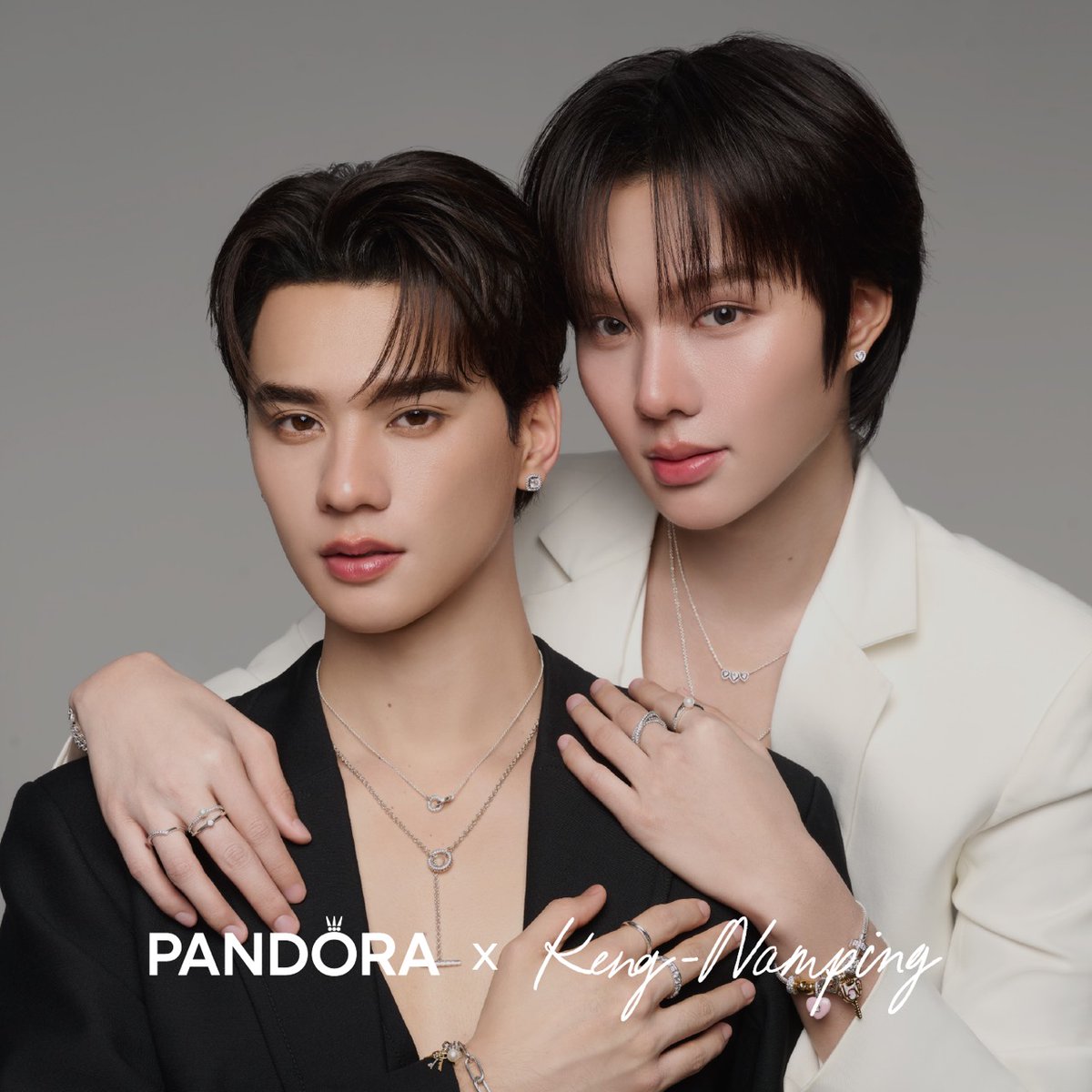Pandora Thailand ขอต้อนรับ “เก่ง–หฤษฎ์” และ “น้ำปิง–นภัสกร” สู่บทบาท Pandora Thailand Ambassadors อย่างเป็นทางการ 😍

ร่วมค้นพบเครื่องประดับที่สะท้อนเรื่องราวความรักและสไตล์ในแบบของคุณได้แล้ววันนี้ 📍 ที่ร้าน Pandora ศูนย์การค้าเซ็นทรัลทุกสาขาทั่วประเทศ