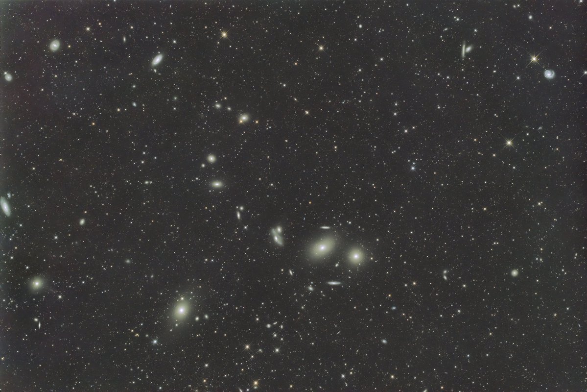 2026年1月17日に撮影した、マルカリアンチェーン（おとめ座）です。フラットが微妙です。
撮影地　花立自然公園（茨城県）
タカハシe130ED F3．3 430mm ZWO6200MCProNew
EM-11TEMMA2Z
240sｘ30　Gain100　－20℃　オフセット70
PixInsight　BTX　Photoshop　TopazDeNoiseAI