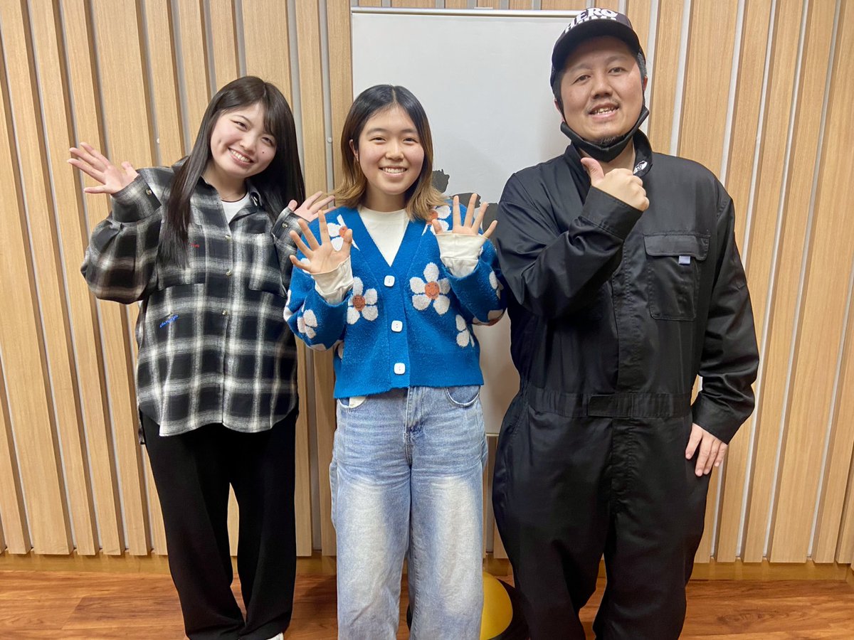 kujiraji's tweet photo. 今夜の９ジラジは…
高校生DJと一緒にお届け！

💌メッセージテーマ💌
【今チャレンジしていることを教えて】
メッセージ待ってます！

・高校生DJと学校生活・趣味などトーク🎤
・９ジラジテレビ📺
・ライブレポートもあるよ🎸

夜８時から２時間生放送📻
💌宛先は▽
https://t.co/XkGycRUrbj https://t.co/AYAcF0DZsk