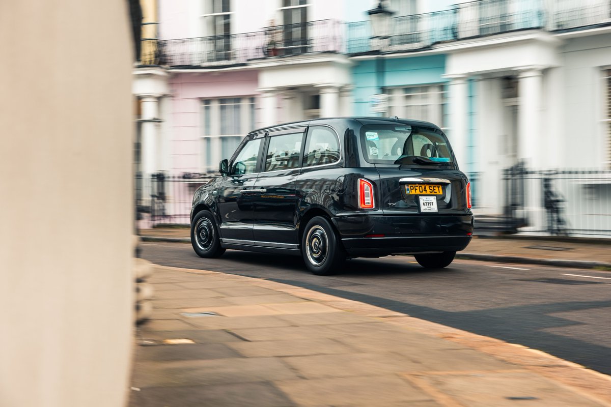 LondonEVCompany's tweet image. New week, familiar streets.

TX is purpose-built for the city, fully accessible, zero-exhaust emission capable and always dependable.

Let’s get the week moving ➡️🏙️

#Londonstreets #Inclusive #accessible #blackcab #transport