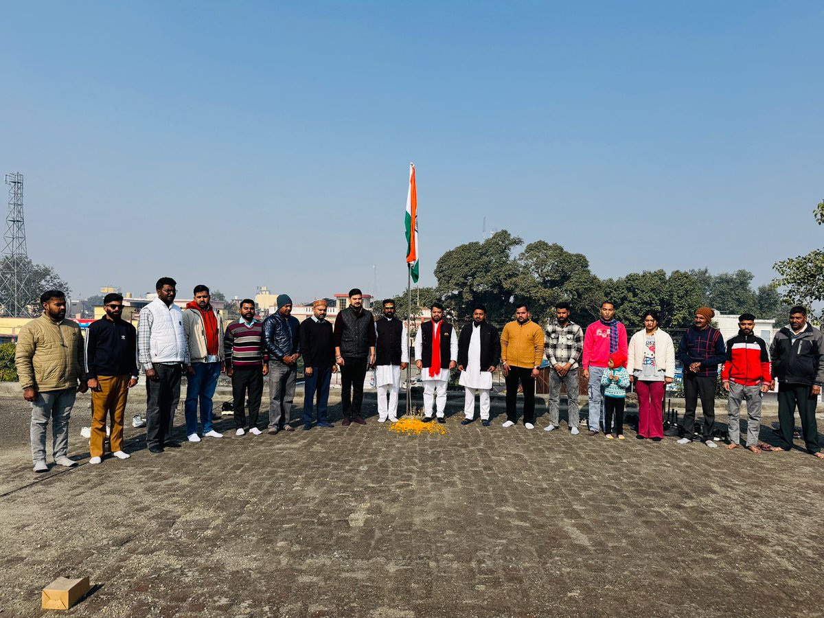 UK_Samajwadi's tweet photo. उत्तराखंड की गदरपुर विधानसभा में समाजवादी पार्टी कार्यालय पर मुलायम सिंह यूथ ब्रिगेड के राष्ट्रीय महासचिव श्री अरविंद यादव जी ने ध्वजारोहण किया। 

इस अवसर पर अमित कुमार, अरविंद दिवाकर, दीपक कुमार, उज्ज्वल सिंह, सुरेंद्र राणा, रवि कुमार, योगेश कुमार, नेहा दिवाकर, विशाल यादव, दबीर रज़ा, सादिक अली आदि उपस्थित रहें।