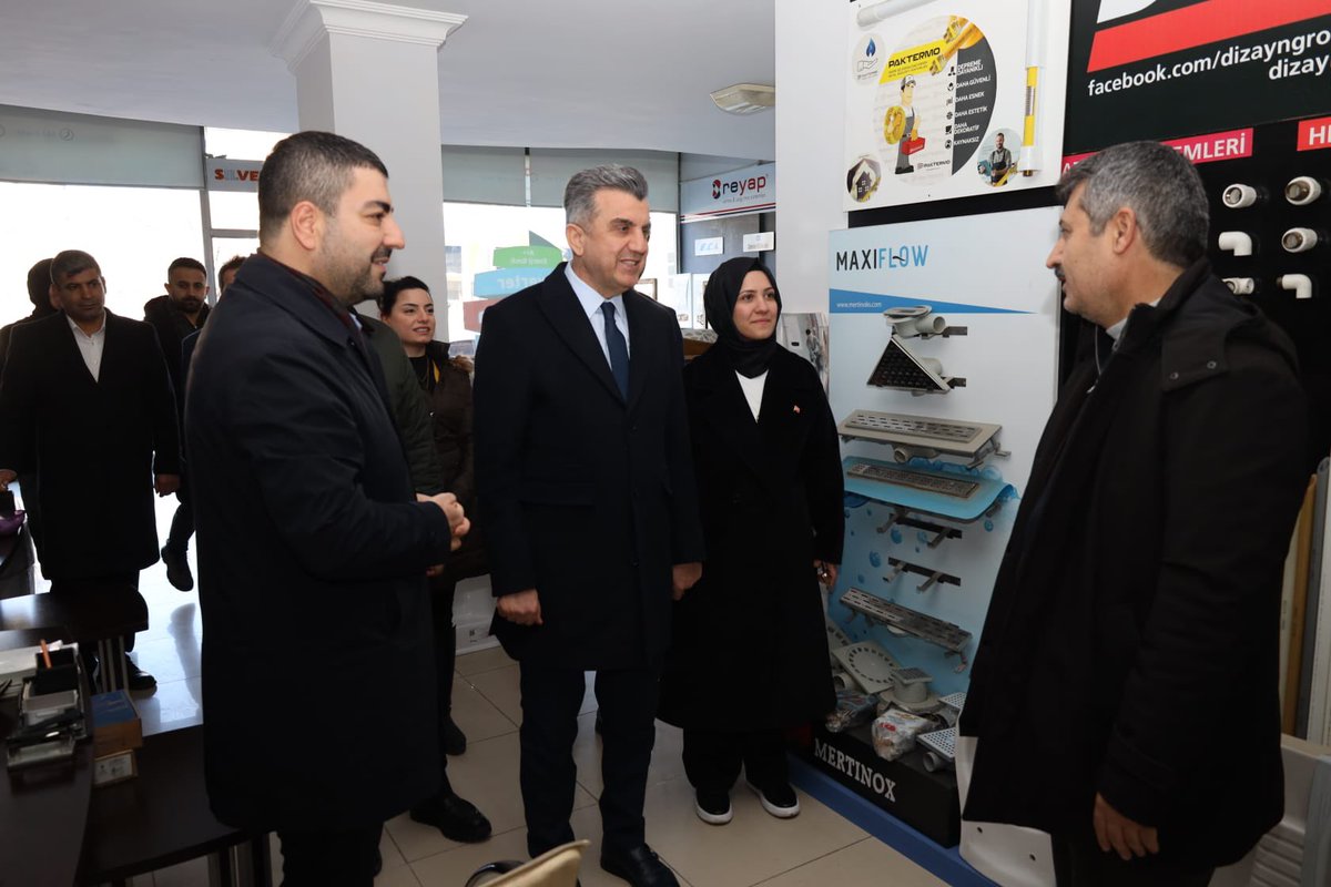 <a href="/RTErdogan/">Recep Tayyip Erdoğan</a> <a href="/Akparti/">AK Parti</a> <a href="/abuyukgumus/">Ahmet Büyükgümüş</a> 5/ Bizim milletimizle aramızda gönül bağımız var. Bizlere gönüllerini açan hayır dualarını eksik etmeyen esnaflarımıza ve hemşehrilerimize teşekkür ediyoruz.

#HerşeyŞanlıurfaiçin #EsnafZiyareti
<a href="/RTErdogan/">Recep Tayyip Erdoğan</a>
<a href="/Akparti/">AK Parti</a> <a href="/abuyukgumus/">Ahmet Büyükgümüş</a> <a href="/acarfaruka/">Faruk Acar</a> <a href="/MustafaAlkayis/">Av. Mustafa Alkayış</a> <a href="/hakanaksu058/">Hakan AKSU 🇹🇷</a>