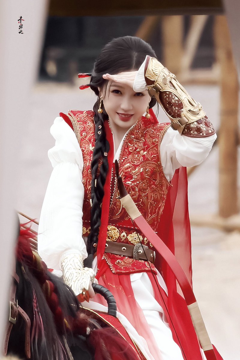 In crimson finery, she rides her steed, the wind fills her bow🏹

#estheryu #esther #yushuxin #yushuxinesther #우서흔 #อวี๋ซูซิน #虞书欣 #虞书欣esther #iqiyiinternationalglobalambassador 
#爱奇艺国际版全球代言人虞书欣 #云初令 #YunChuLing #云初 #YunChu #YunChusVengeance