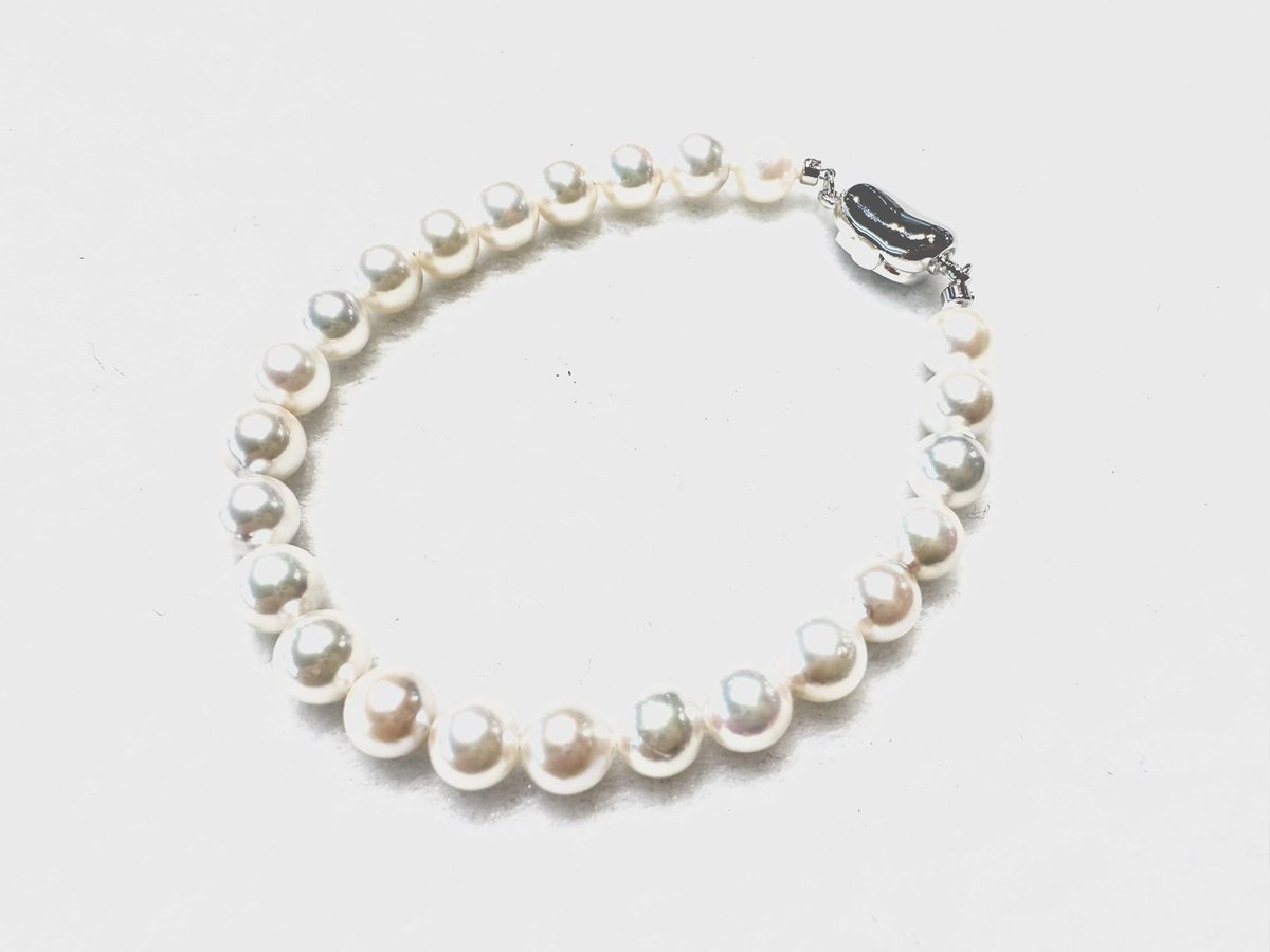 あこや真珠のブレスレット。