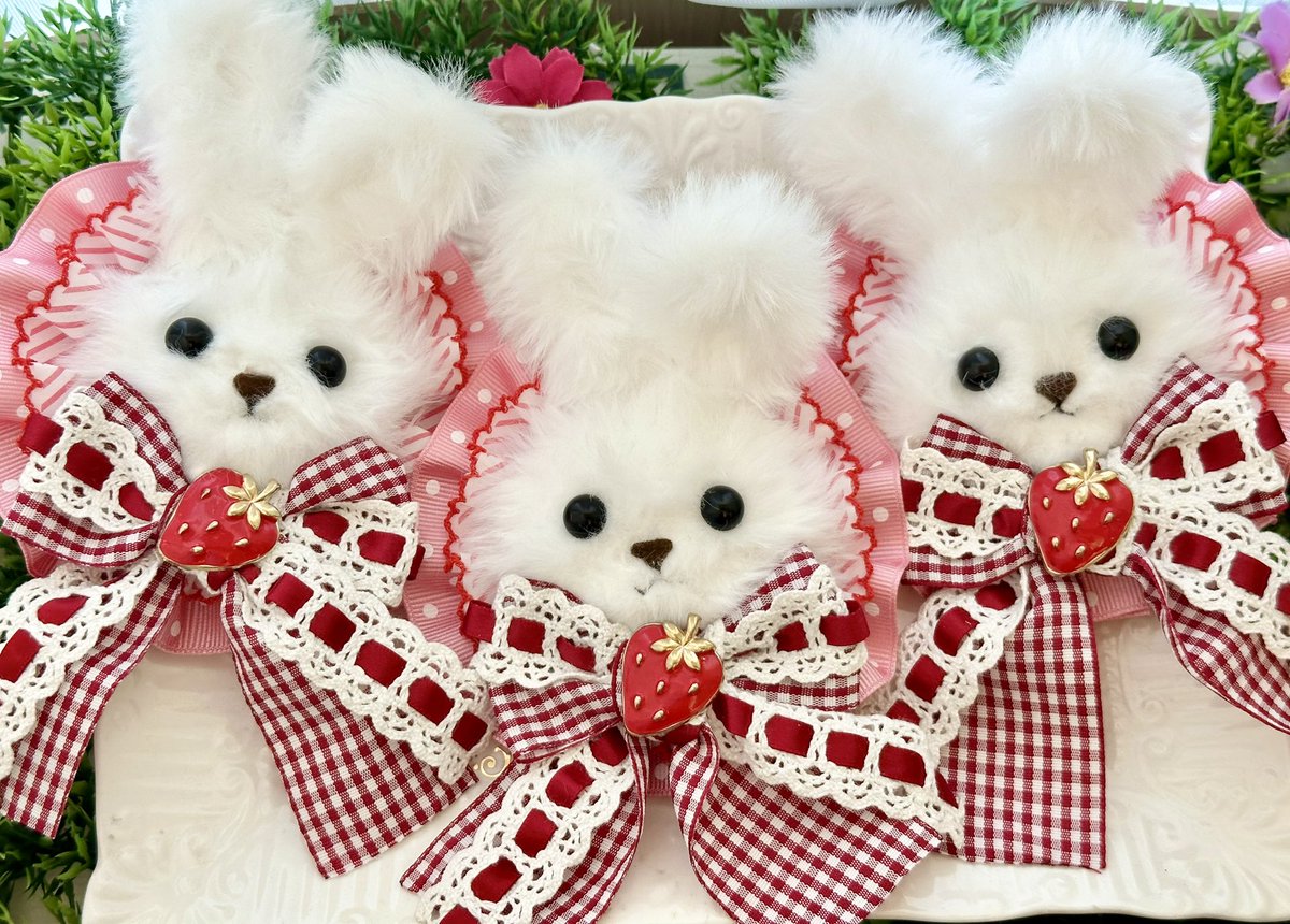 🛒本日22時BASE通販予定🛒 🍓苺マカロンネックレス🍓 🫖スコーン