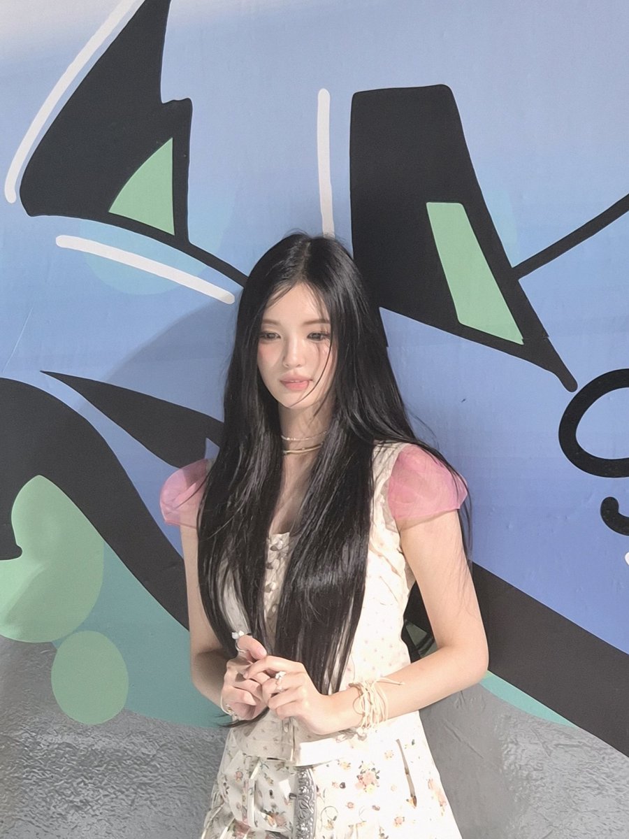 Love the way my hair turned out today! It pairs so well with this delicate top. Feeling totally refreshed.