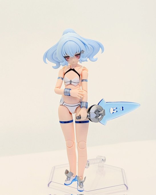 とりま基本の雪トゥ状態。
かわいい…説明は不要だ…毎秒わからされてほしい…

色は銀成型だけタミヤさんのシルバーリーフ。普通に使って良し。下地にしても良しで毎回お世話になってます。
#メガミデバイス
#プニモフ 