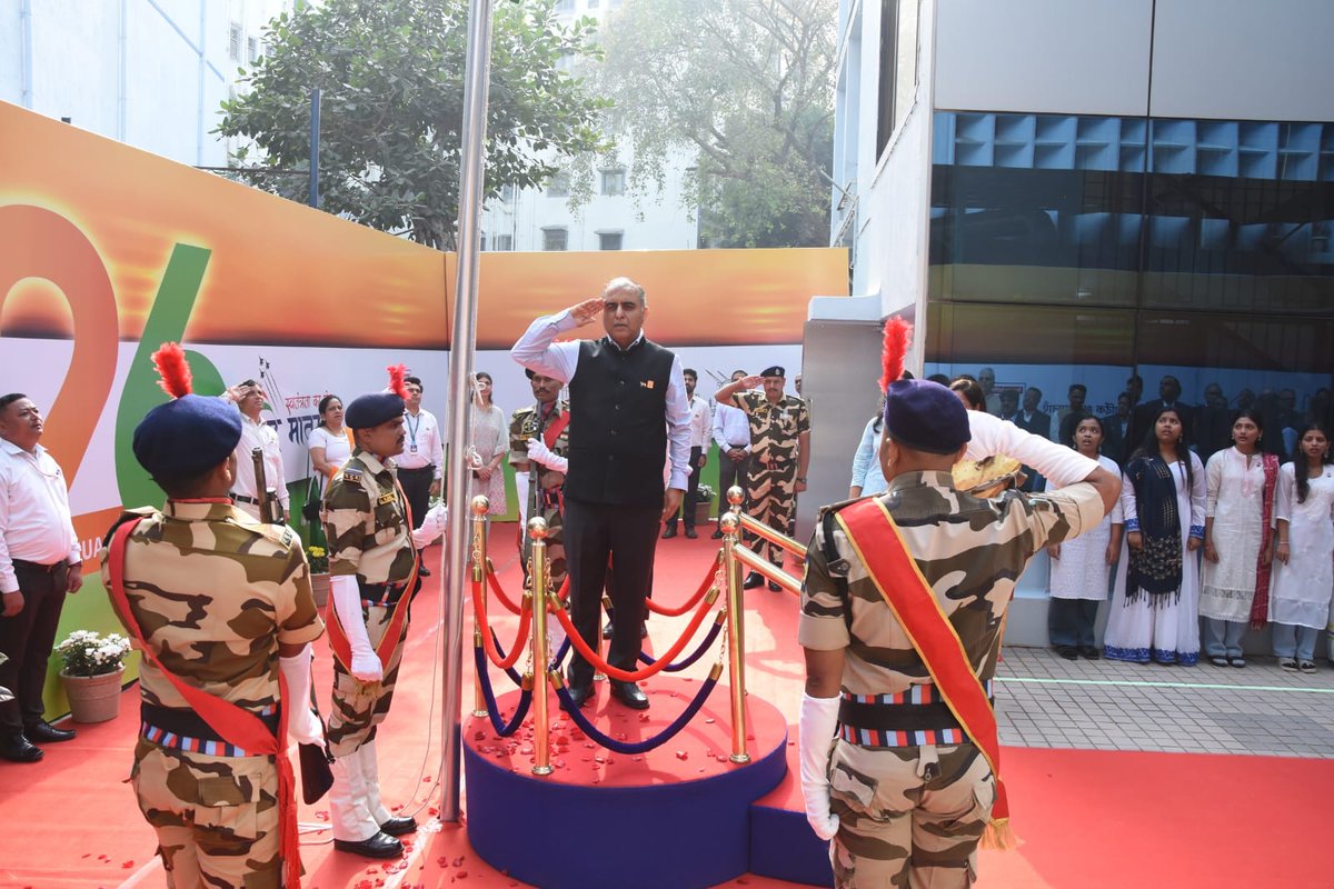 HPCL's tweet photo. On the proud occasion of India’s 77th Republic Day, our C&MD, Shri Vikas Kaushal, unfurled the Tricolour at HPCL HQO, Mumbai, joined by Shri Amit Garg, Director – Marketing; Shri K S Shetty, Director – HR; CVO Ms. Meenaxi Rawat; senior officials; and HPites along with their families.

As we celebrate the spirit of our Republic, let us reaffirm our commitment to unity, integrity, and service to Bharat, contributing to its progress and energy security.

Together, we fuel Bharat’s growth.

@HardeepSPuri @PetroleumMin @TheSureshGopi @IndiaEnergyWeek @Secretary_MoPNG @neerajmittalias 

#77thRepublicDay #HappyRepublicDay #HPCL #DeliveringHappiness